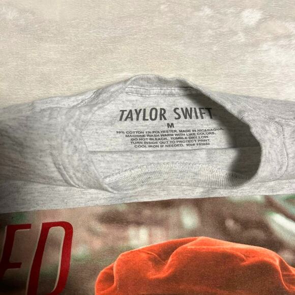 Taylor Swift Red Long Sleeve T-Shirt Size M Heathered Gray Swiftie Eras Chiefs - Picture 3 of 7